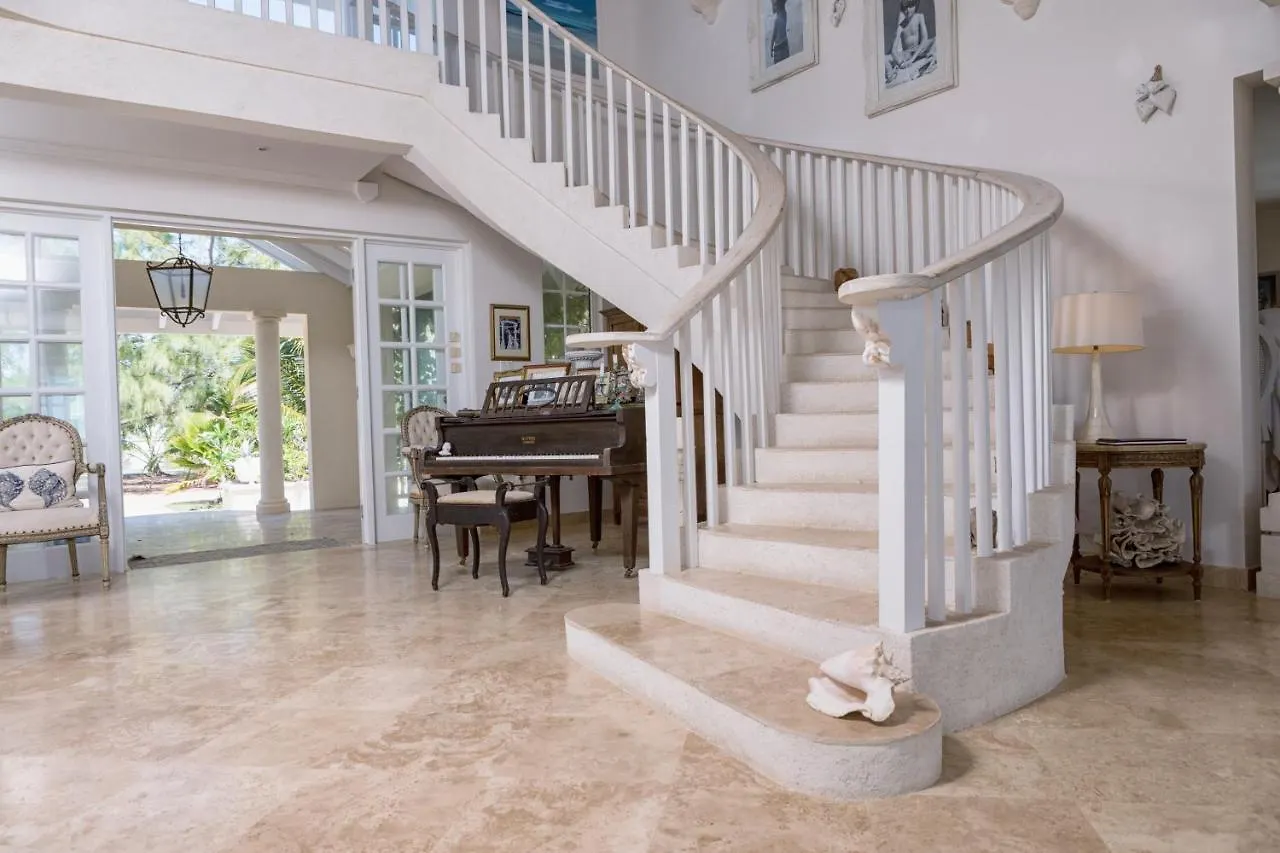 Villa Whispering Palms Bel Air